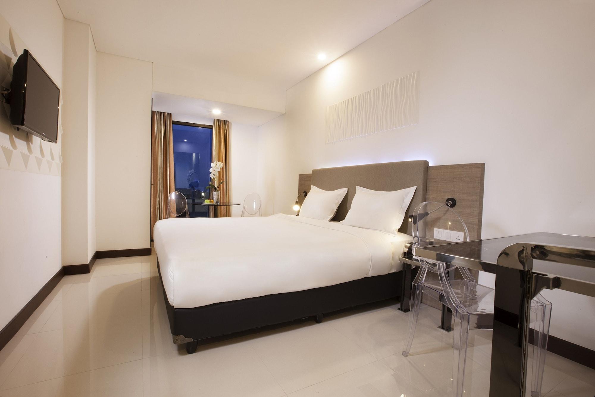 Verse Hotel Сиребон Екстериор снимка