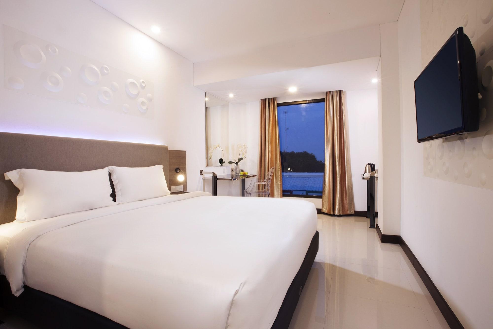Verse Hotel Сиребон Екстериор снимка
