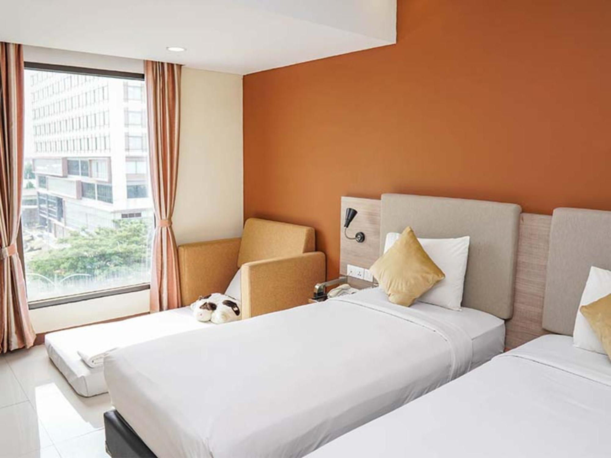 Verse Hotel Сиребон Екстериор снимка