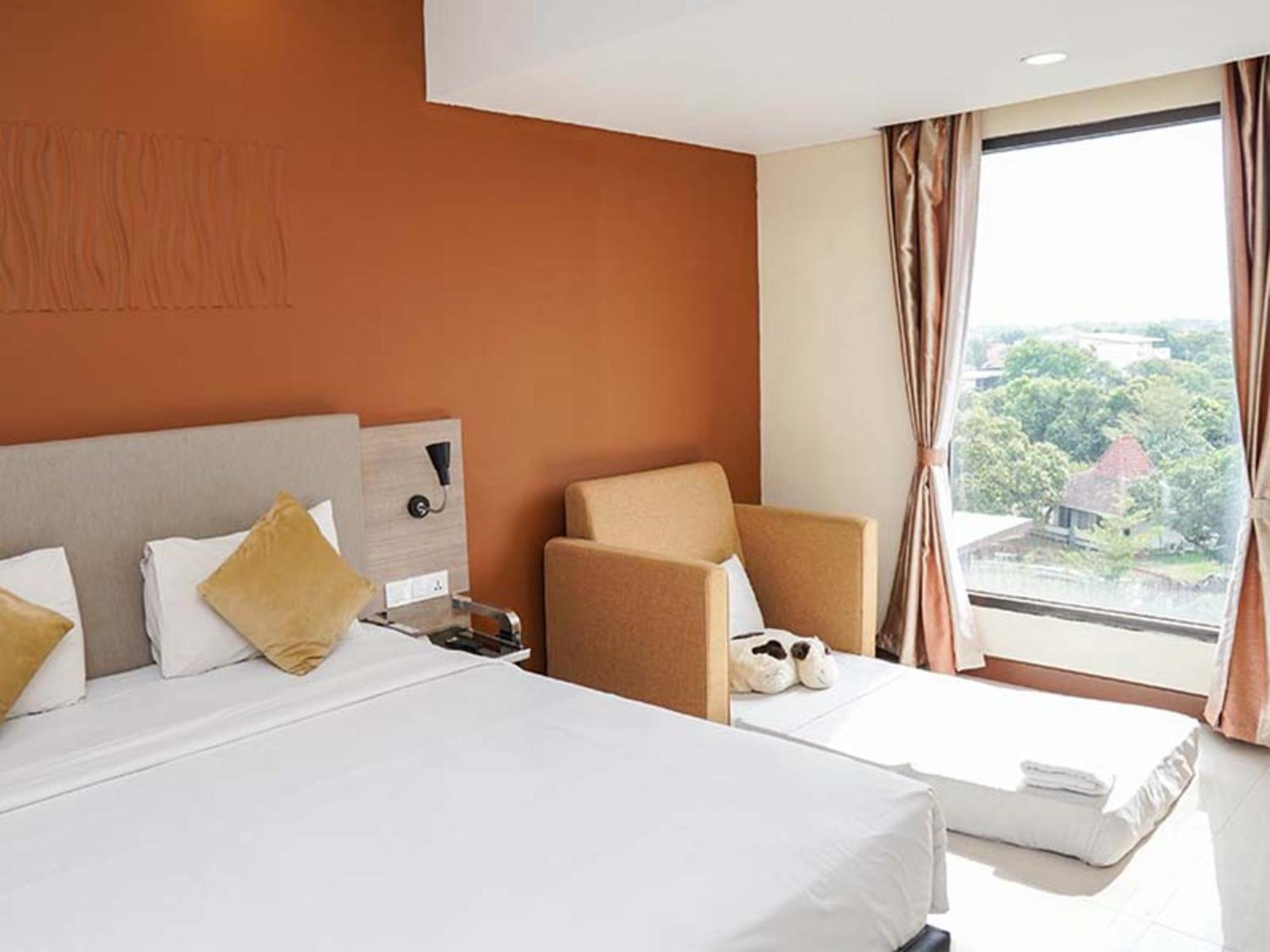 Verse Hotel Сиребон Екстериор снимка