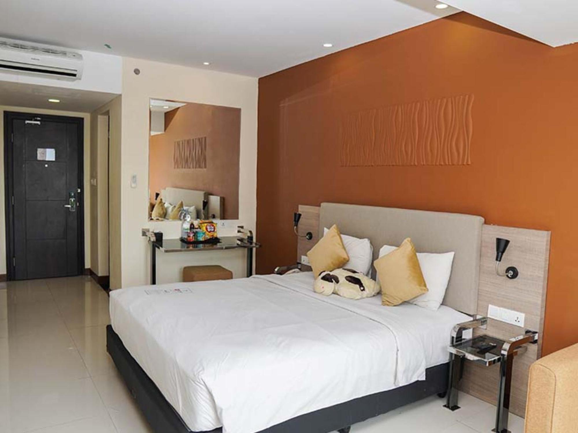 Verse Hotel Сиребон Екстериор снимка