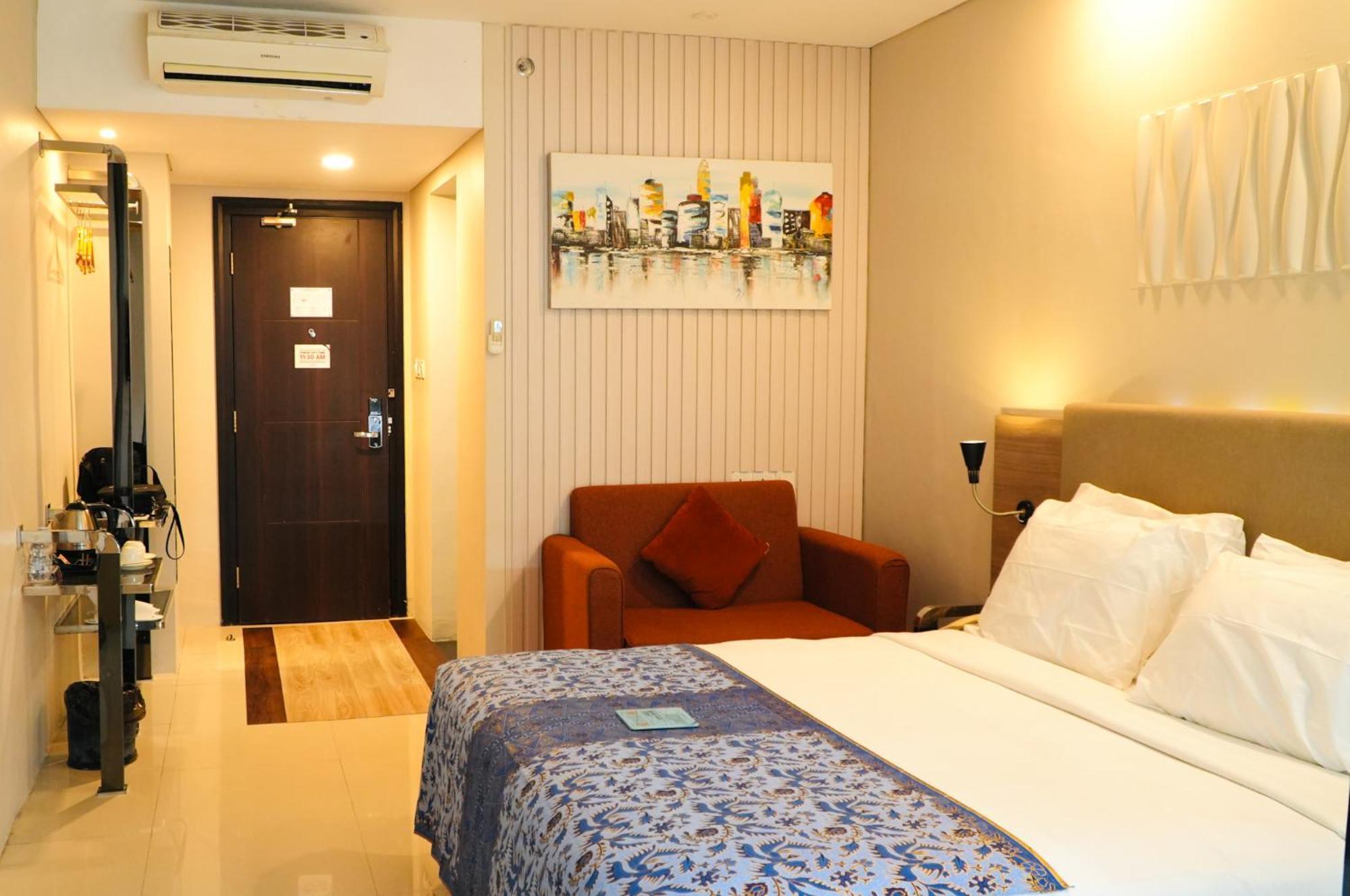 Verse Hotel Сиребон Екстериор снимка