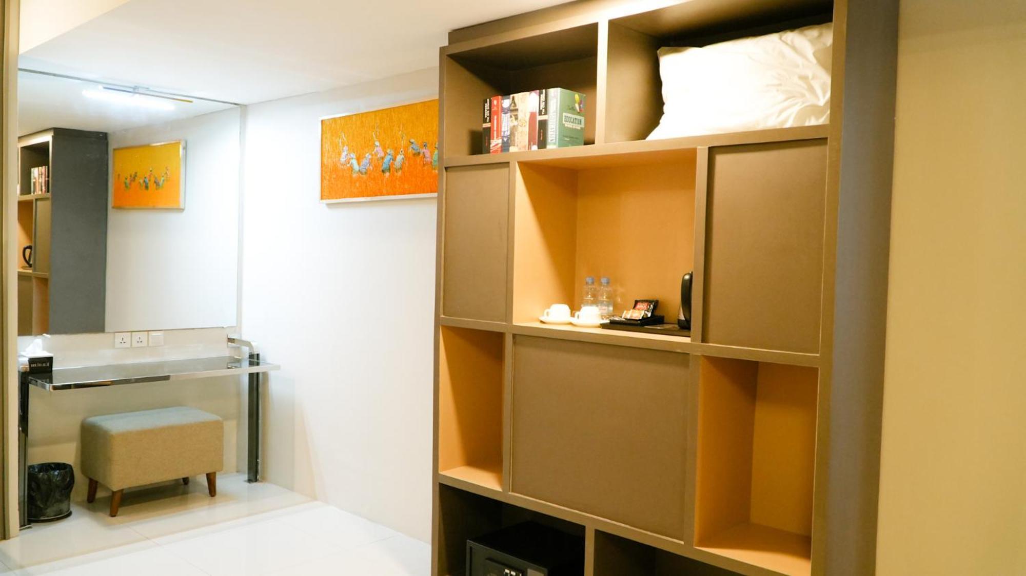 Verse Hotel Сиребон Екстериор снимка