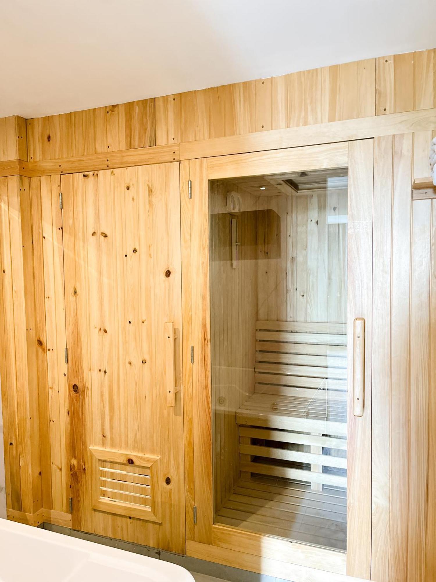 Verse Hotel Сиребон Екстериор снимка
