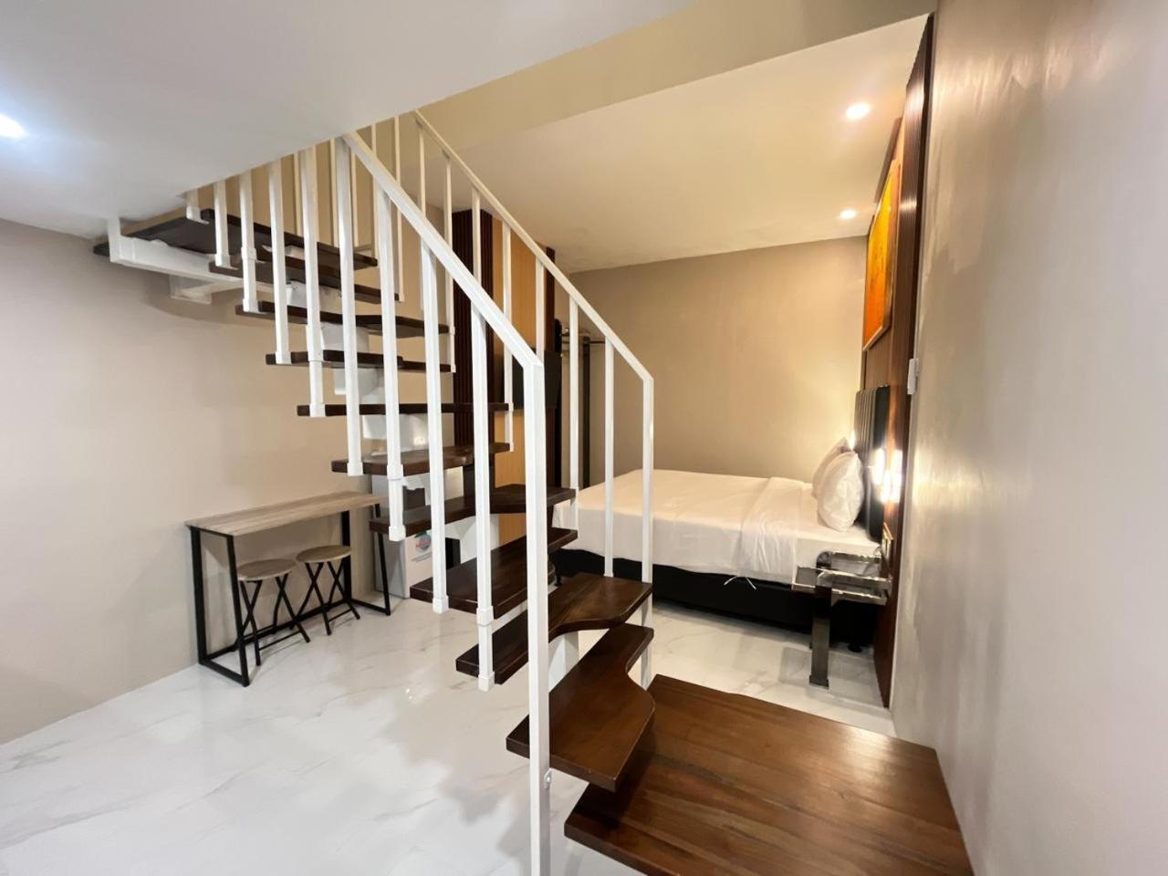 Verse Hotel Сиребон Екстериор снимка