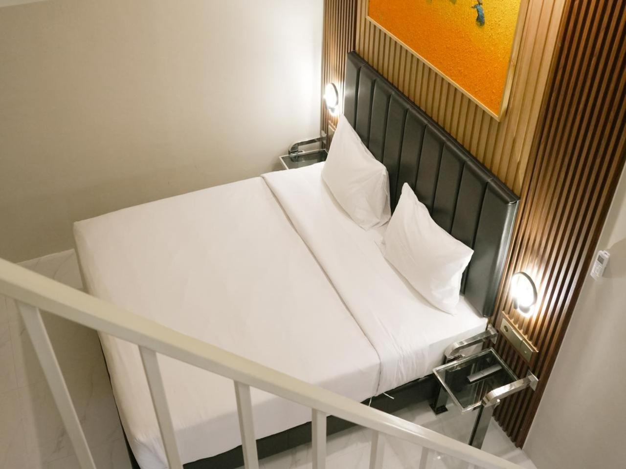 Verse Hotel Сиребон Екстериор снимка