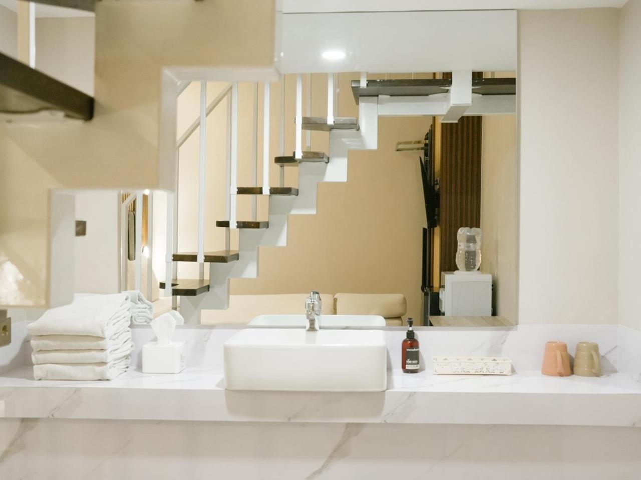Verse Hotel Сиребон Екстериор снимка