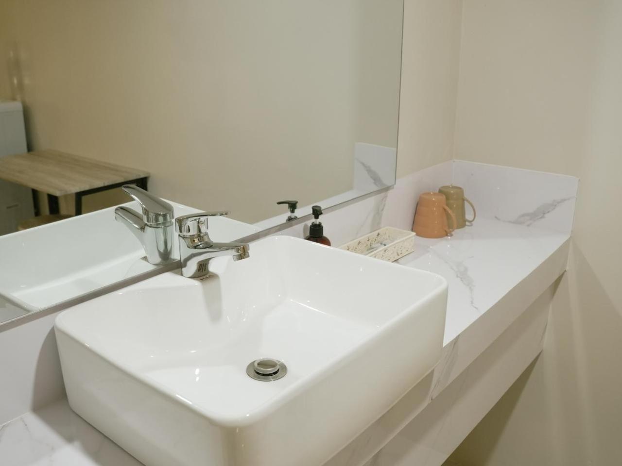 Verse Hotel Сиребон Екстериор снимка