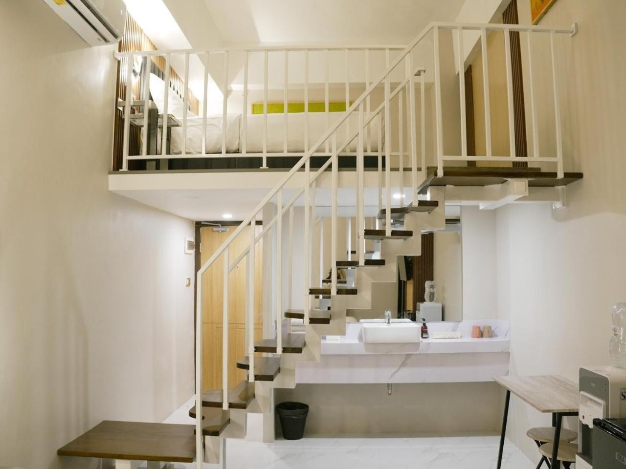 Verse Hotel Сиребон Екстериор снимка