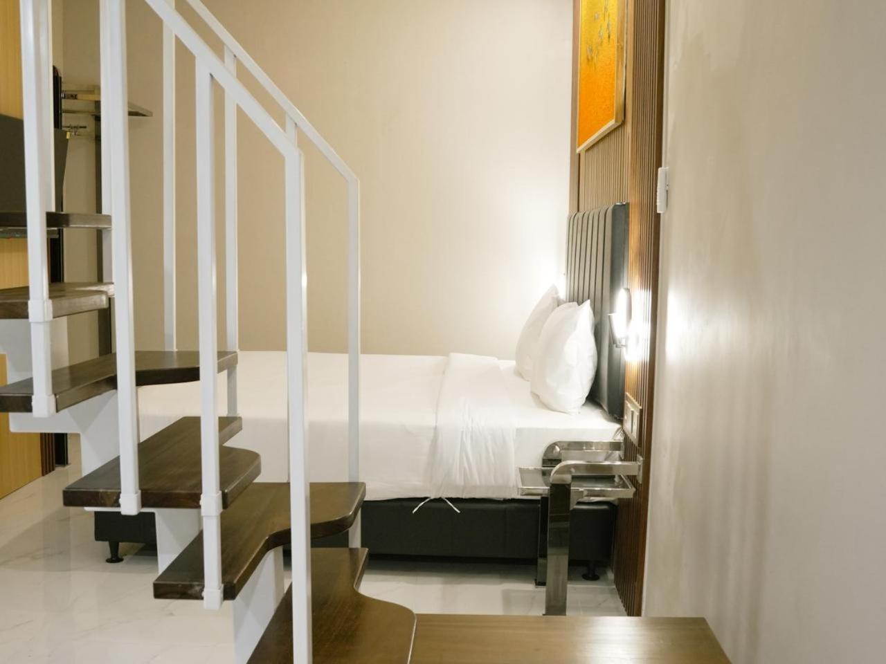 Verse Hotel Сиребон Екстериор снимка